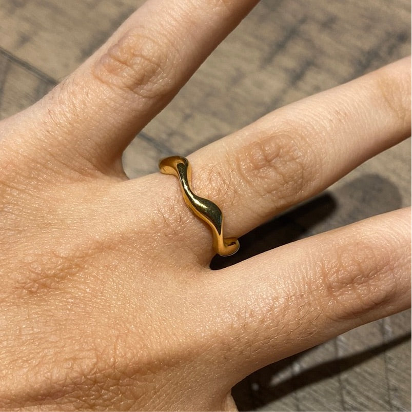 Adjustable Gold Wave Ring - Gaia Luna