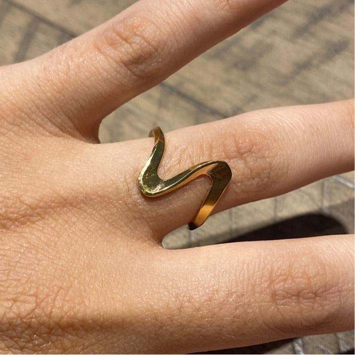 Curvy Ring - Gaia Luna
